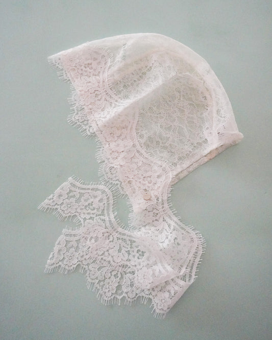 plume bonnet