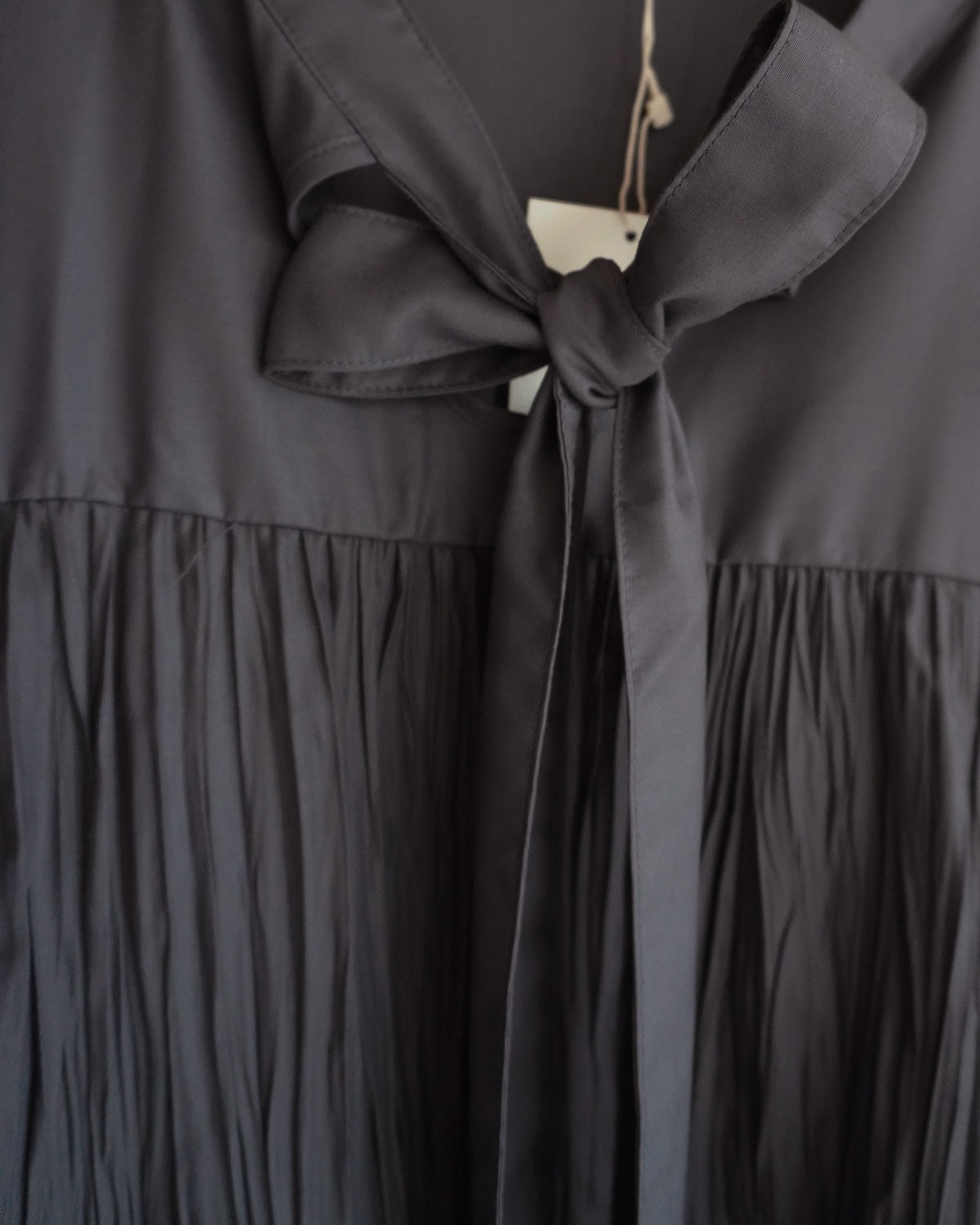 Ribbon tie crinkled mini dress brown