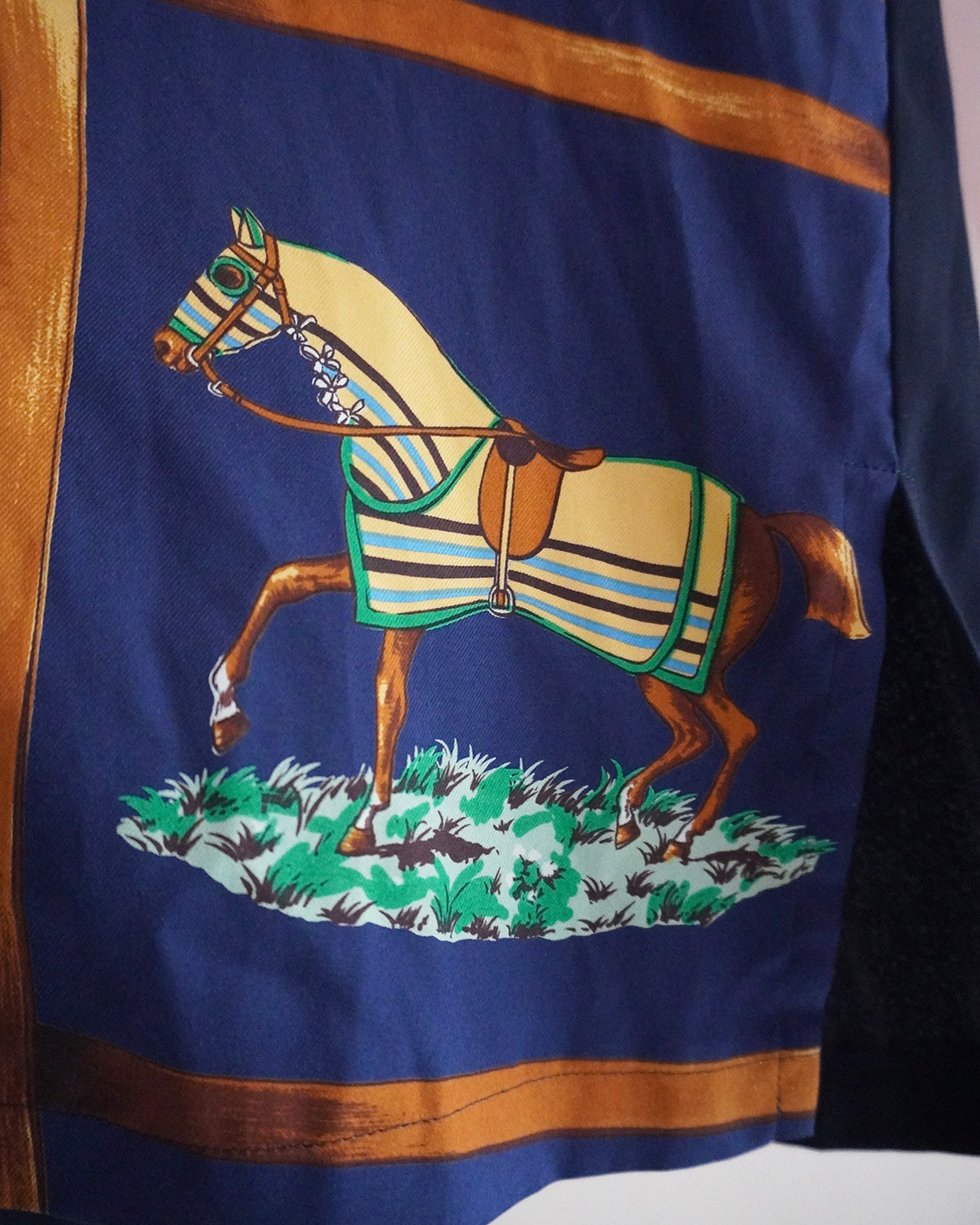 午年にぴったりスタンドカラーブラウス