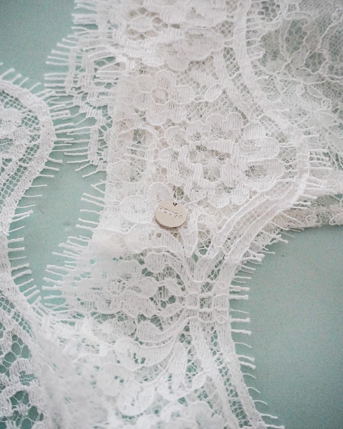 plume bonnet