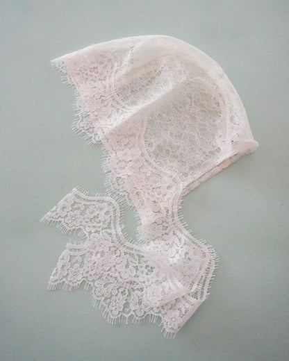 plume bonnet