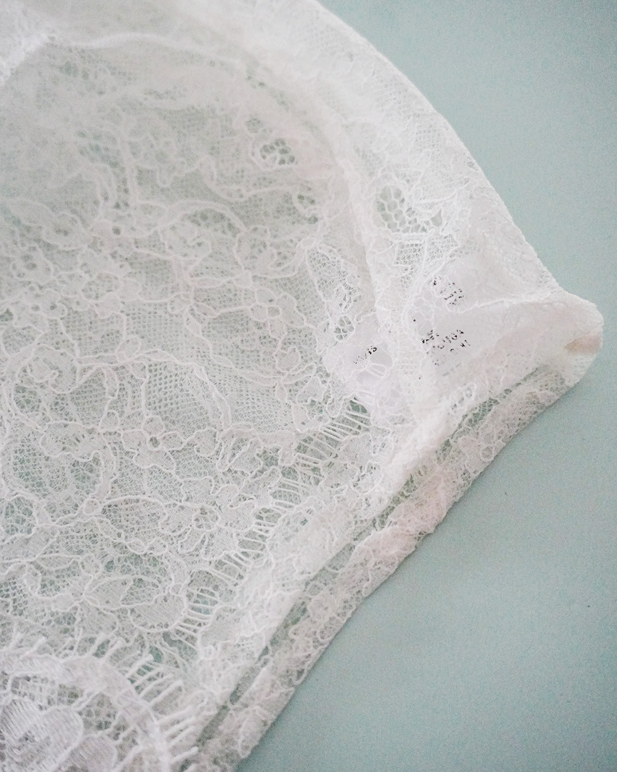 plume bonnet