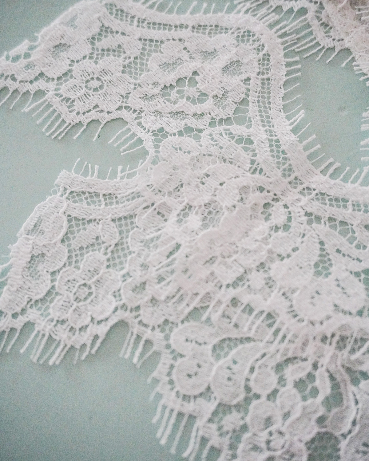 plume bonnet