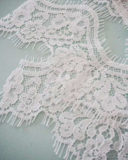 plume bonnet