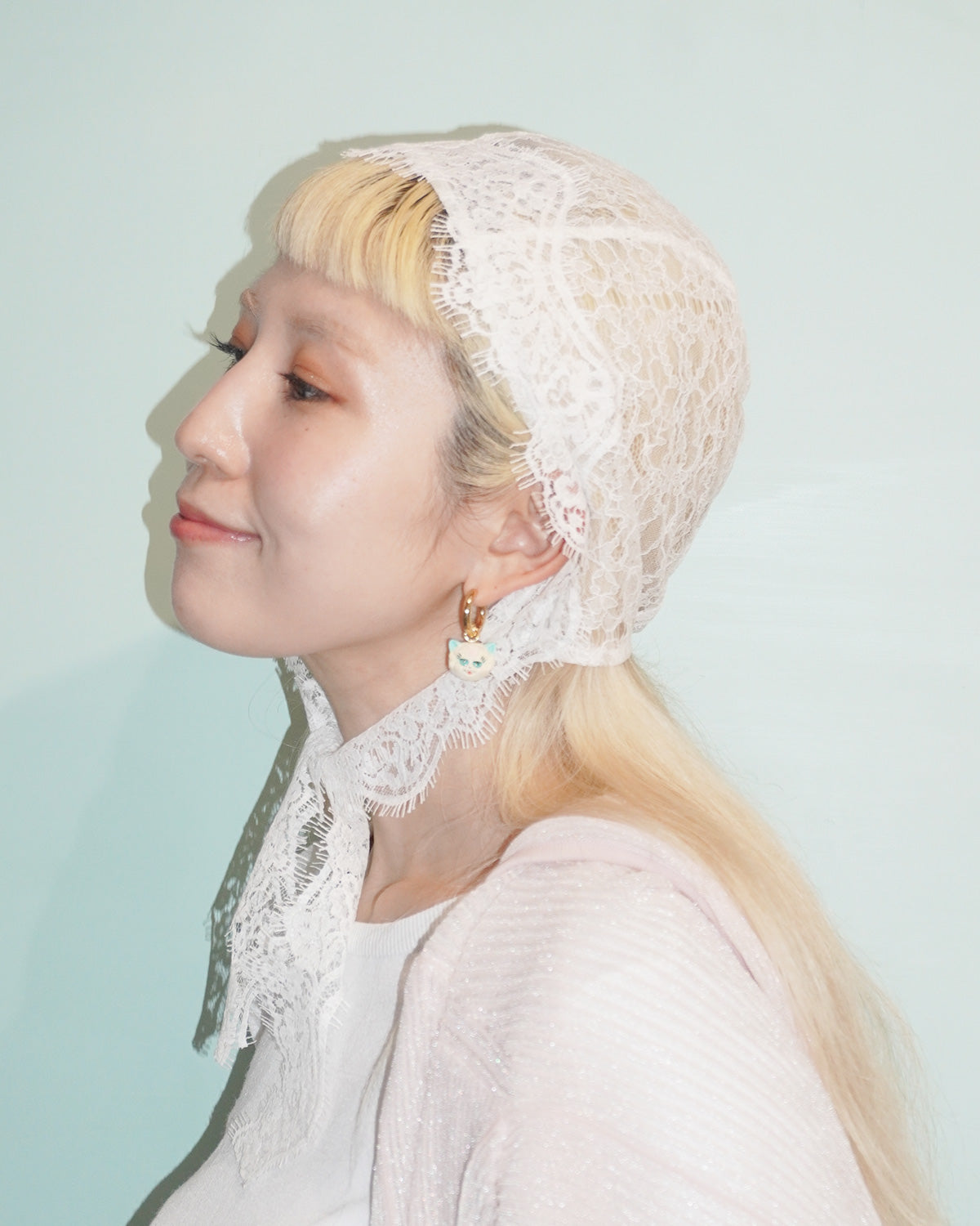 plume bonnet
