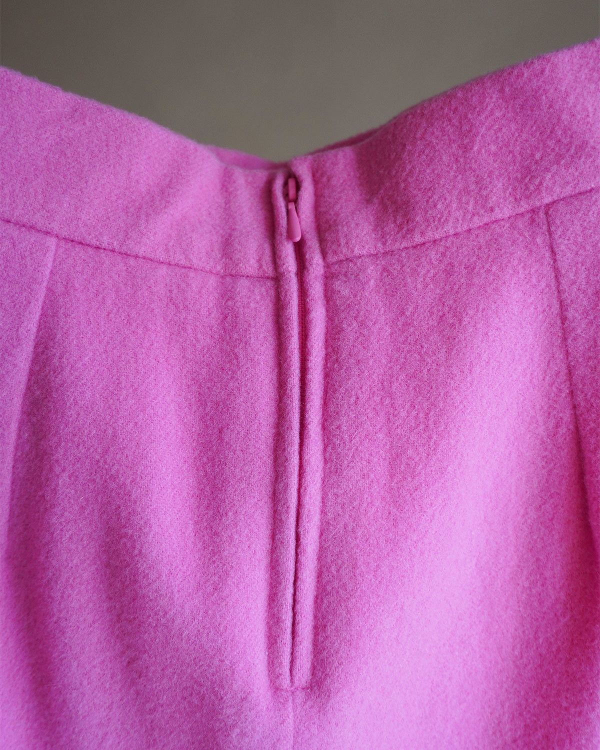 ピンクのミニスカート