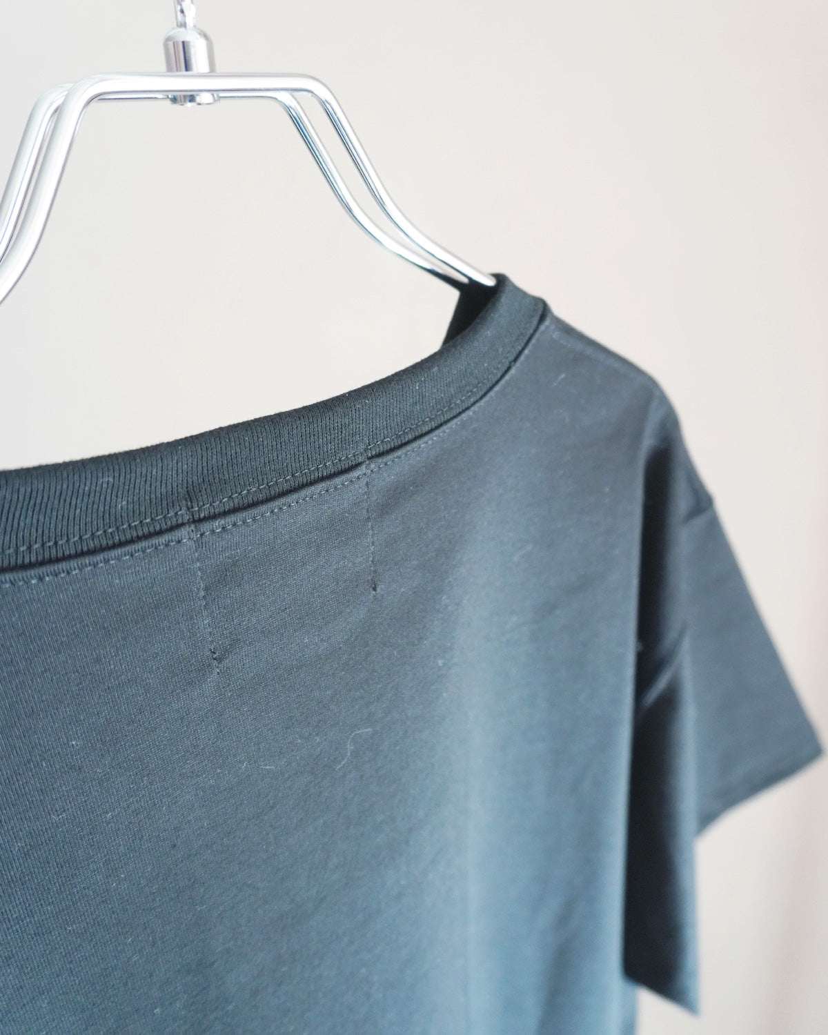 T-shirt Apple Earth (black)