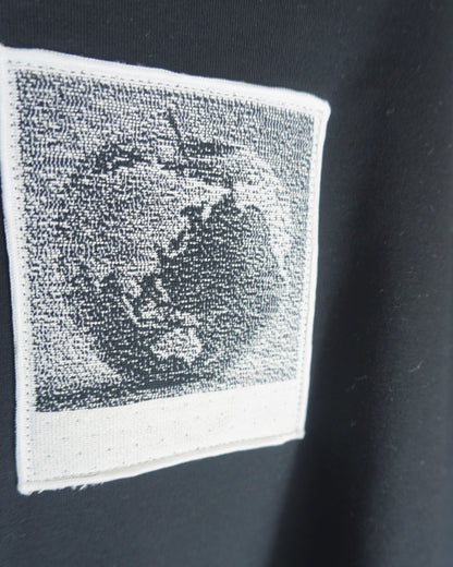 T-shirt Apple Earth (black)