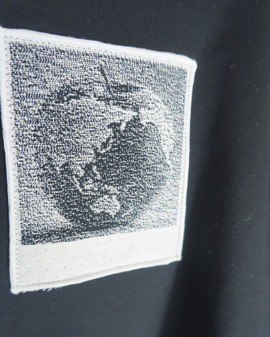 T-shirt Apple Earth (black)