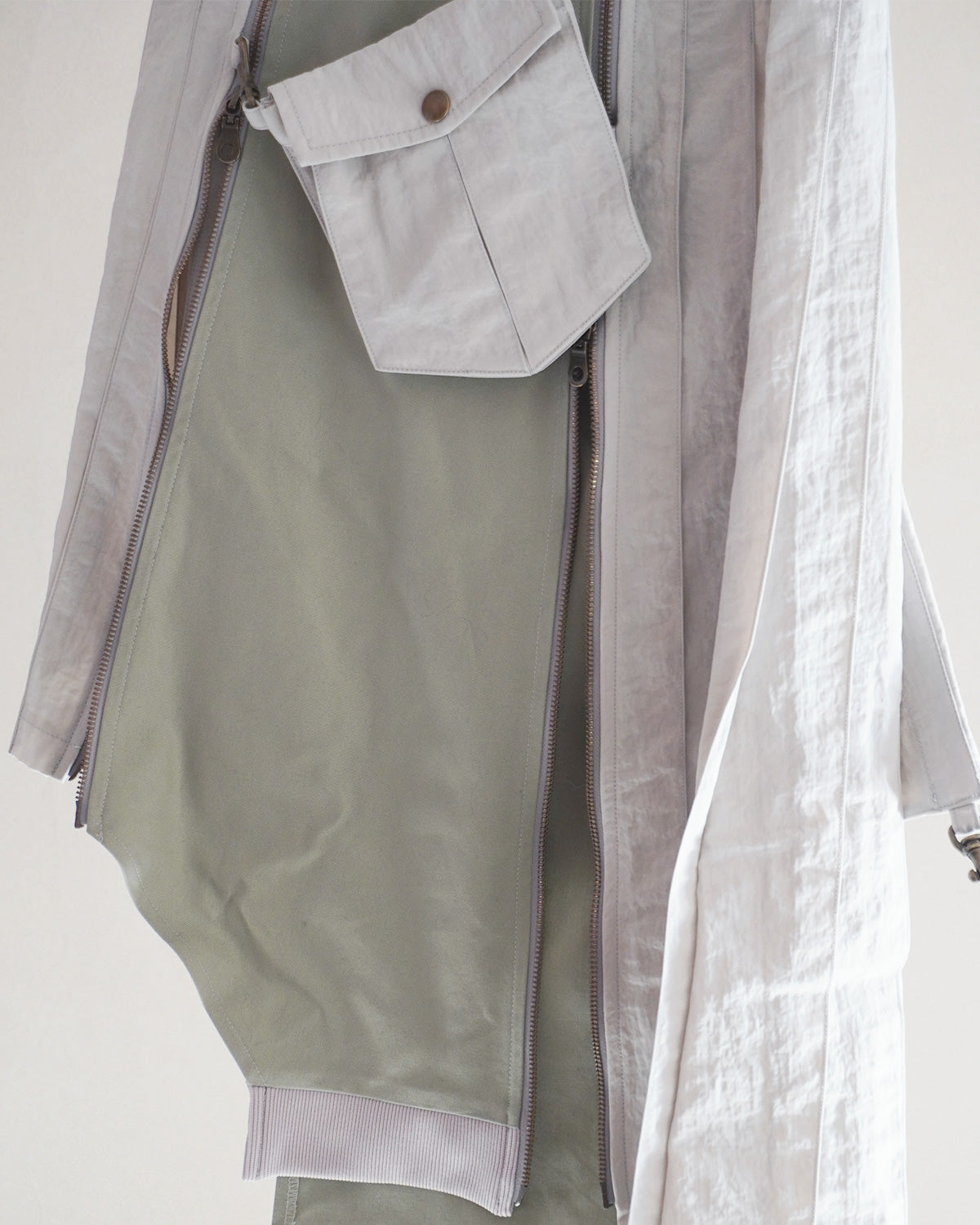 Military shrink pleats skirt Greige