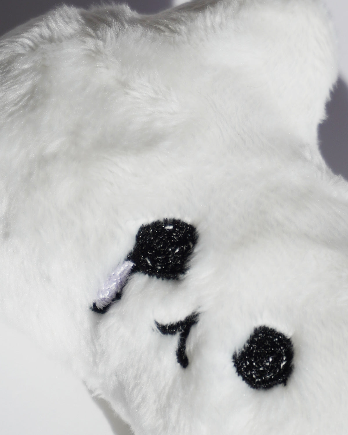 涙を流すねこのてづくりぬいぐるみキーチェーン