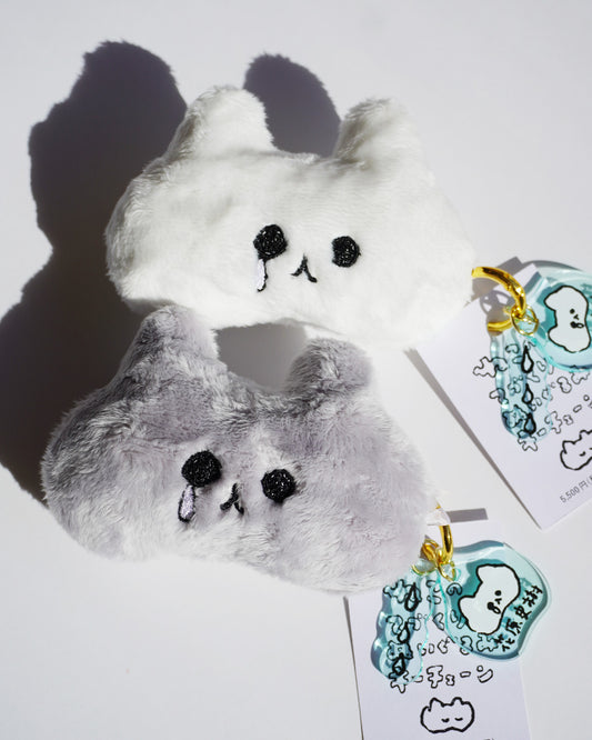 涙を流すねこのてづくりぬいぐるみキーチェーン