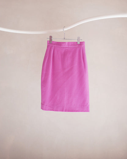 ピンクのミニスカート