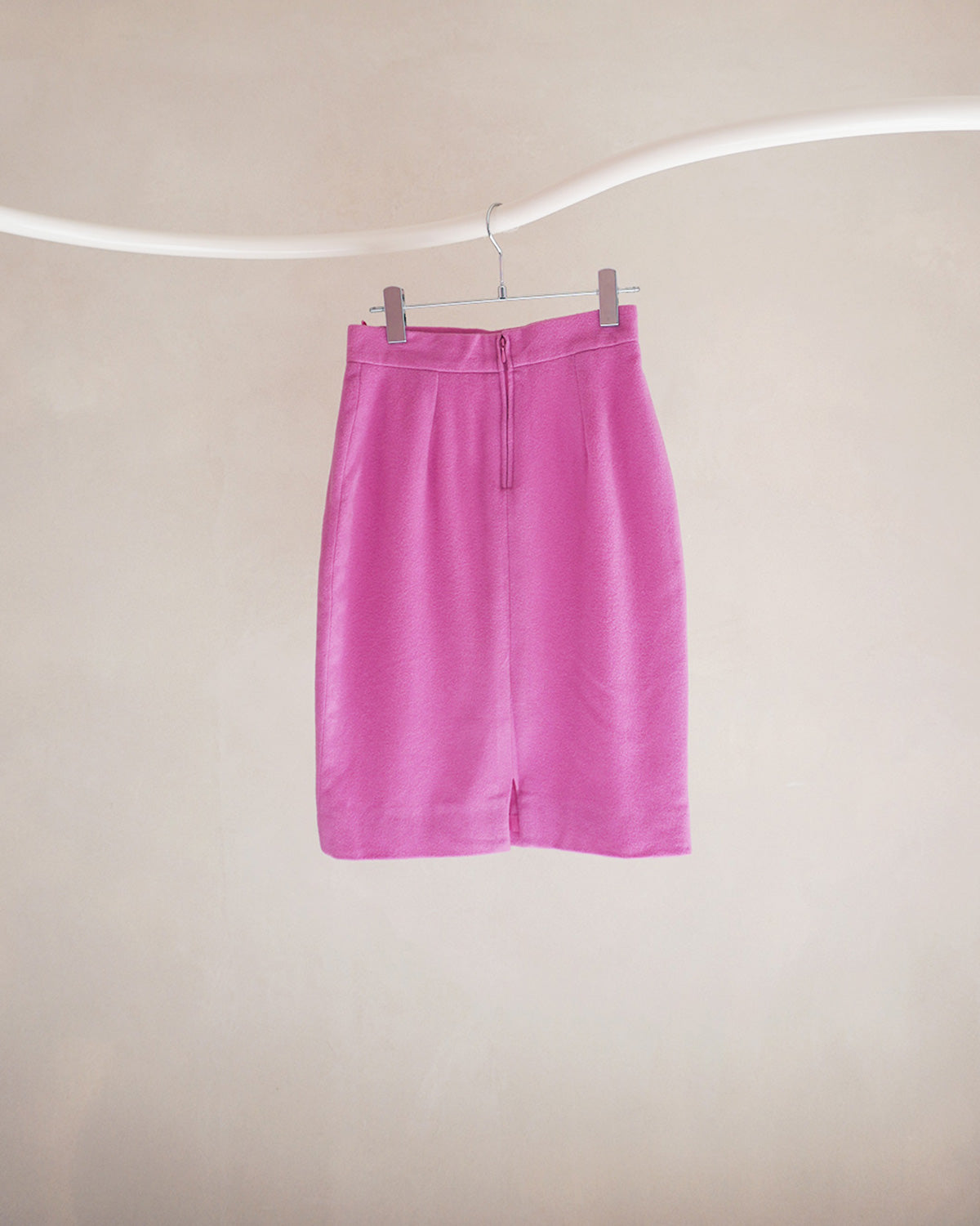 ピンクのミニスカート