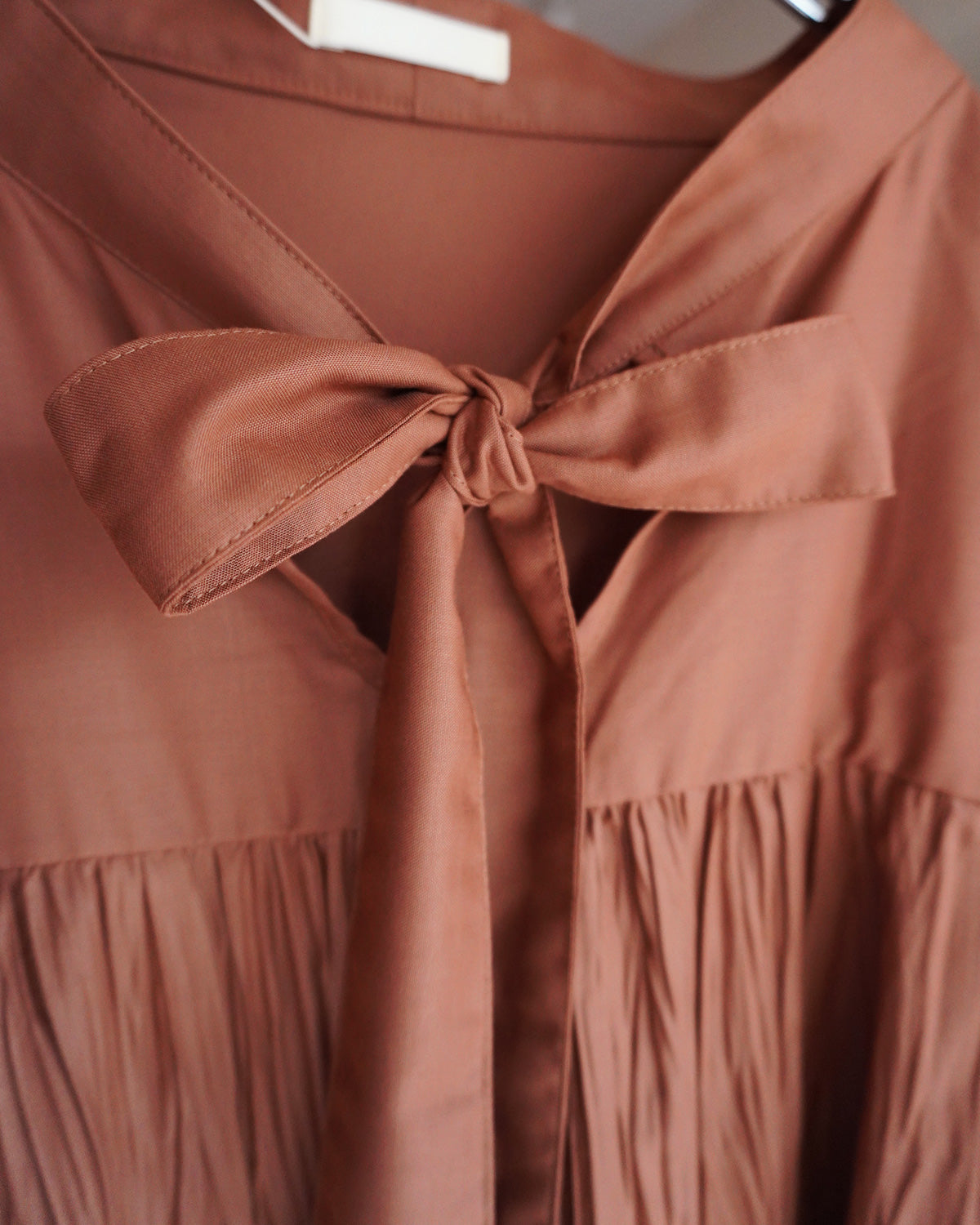 Ribbon tie crinkled mini dress charcoal gray