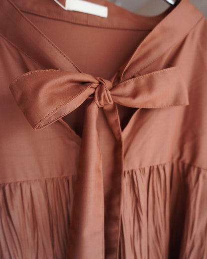 Ribbon tie crinkled mini dress charcoal gray