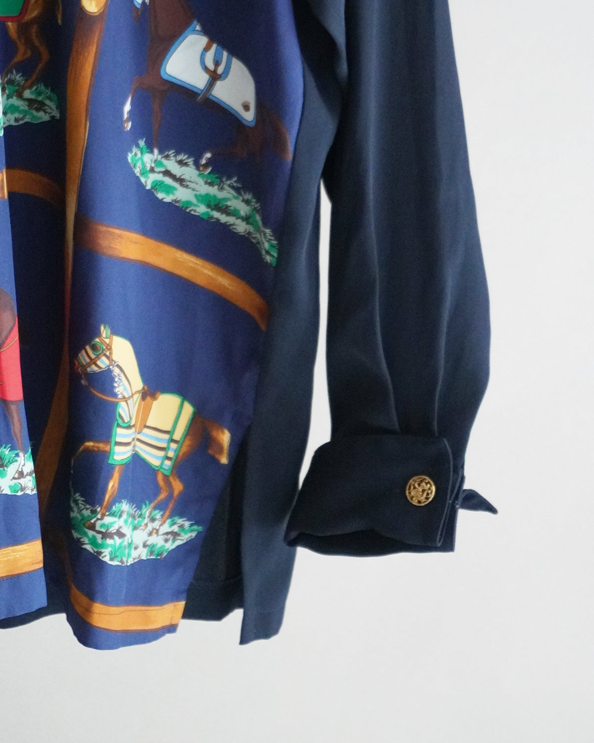 午年にぴったりスタンドカラーブラウス