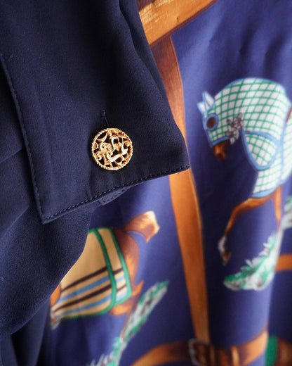 午年にぴったりスタンドカラーブラウス