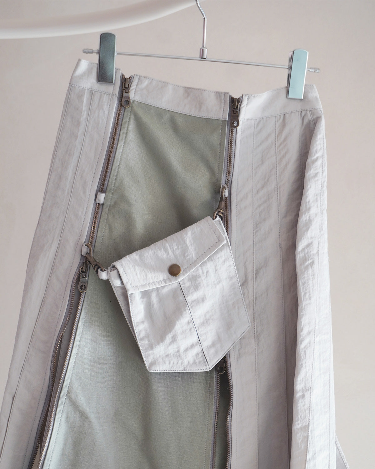 Military shrink pleats skirt Greige