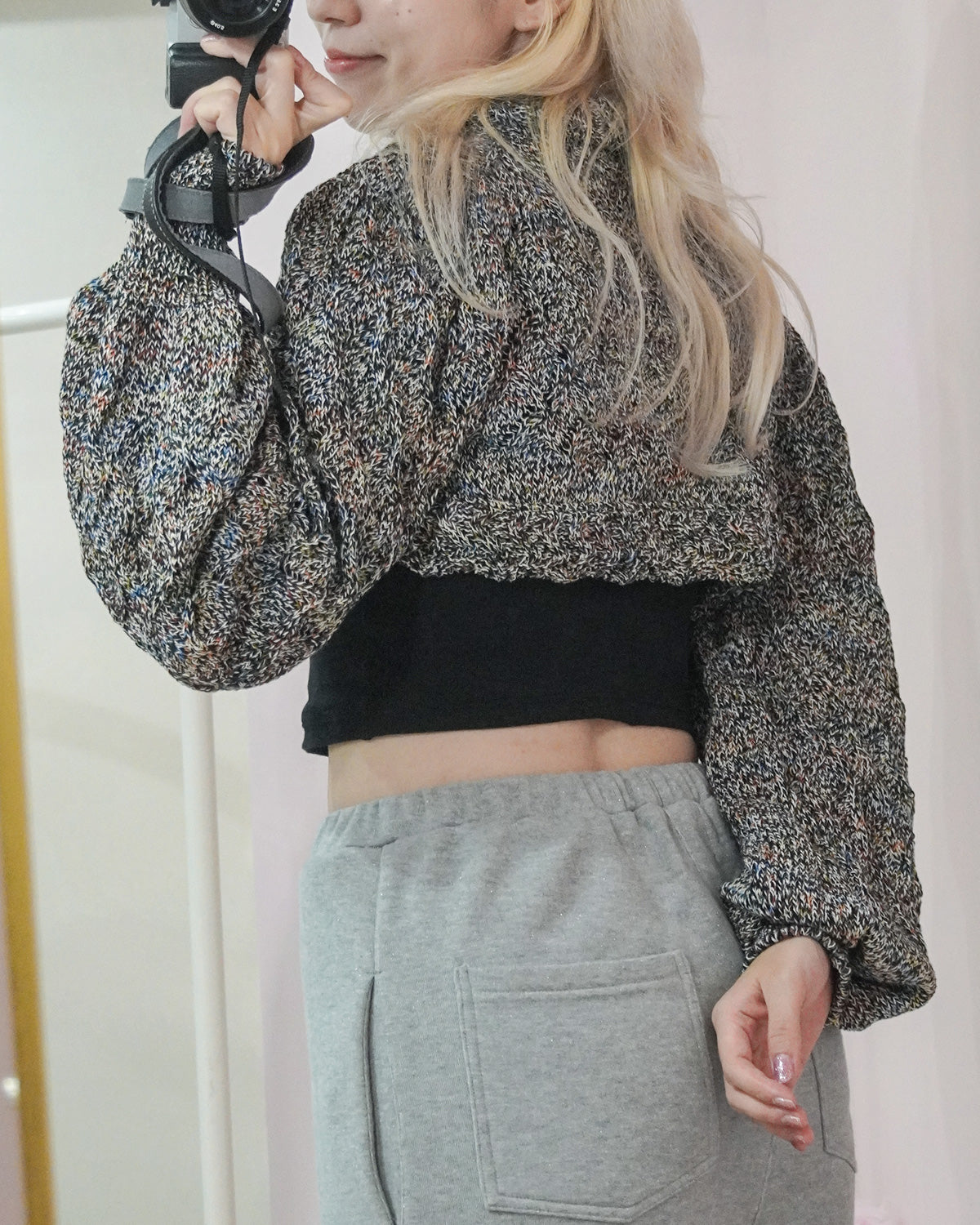 Cropped wavy knit cardigan