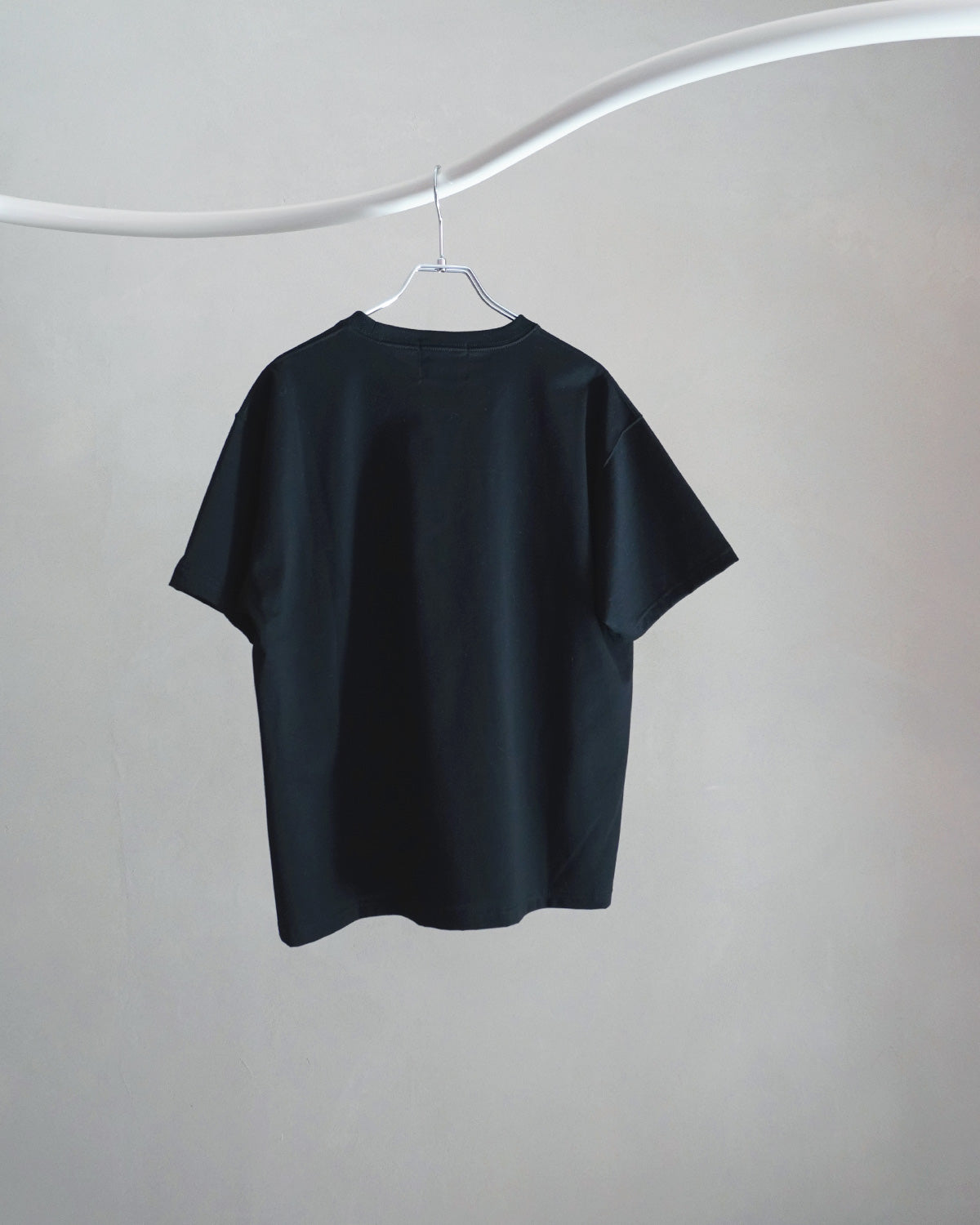 T-shirt Apple Earth (black)