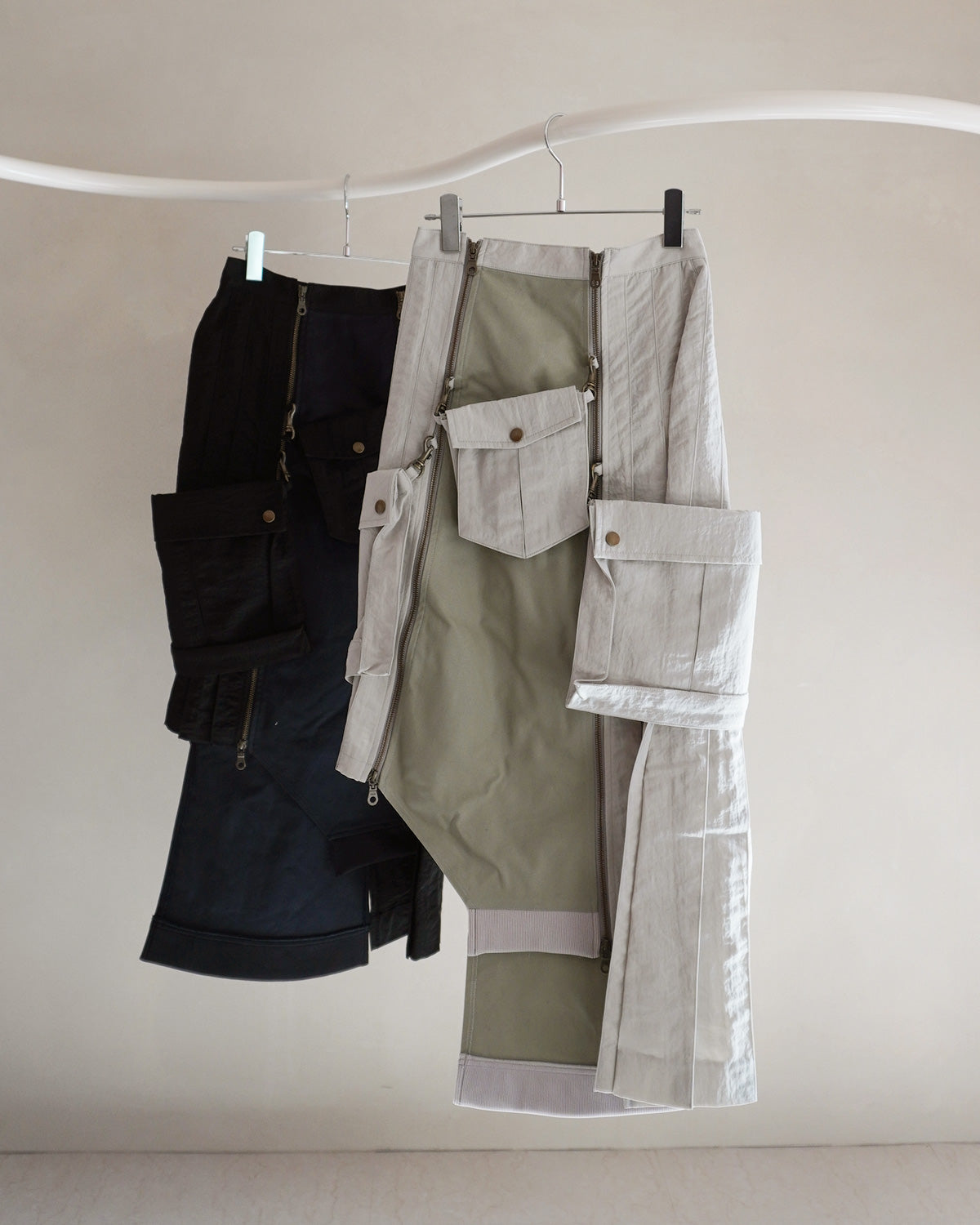 Military shrink pleats skirt Greige