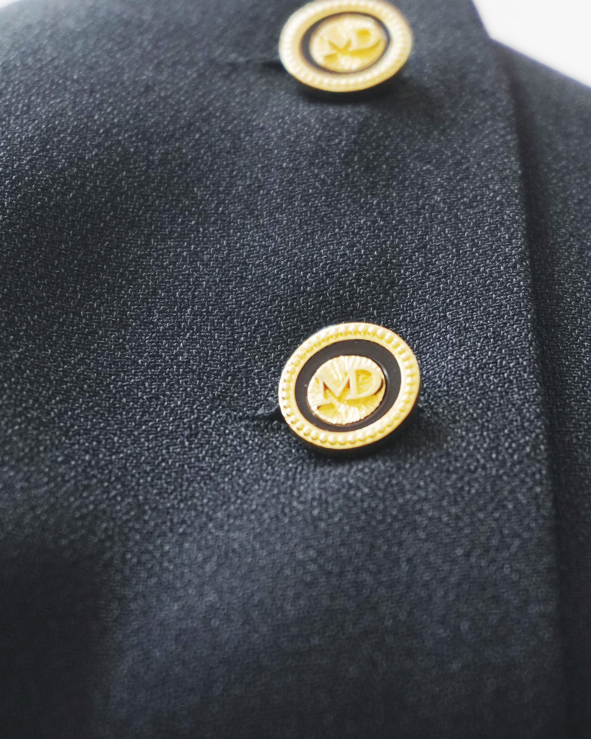 ゴールドボタンシャツ