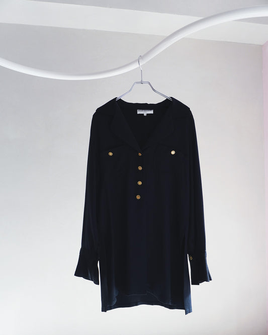 ゴールドボタンシャツ