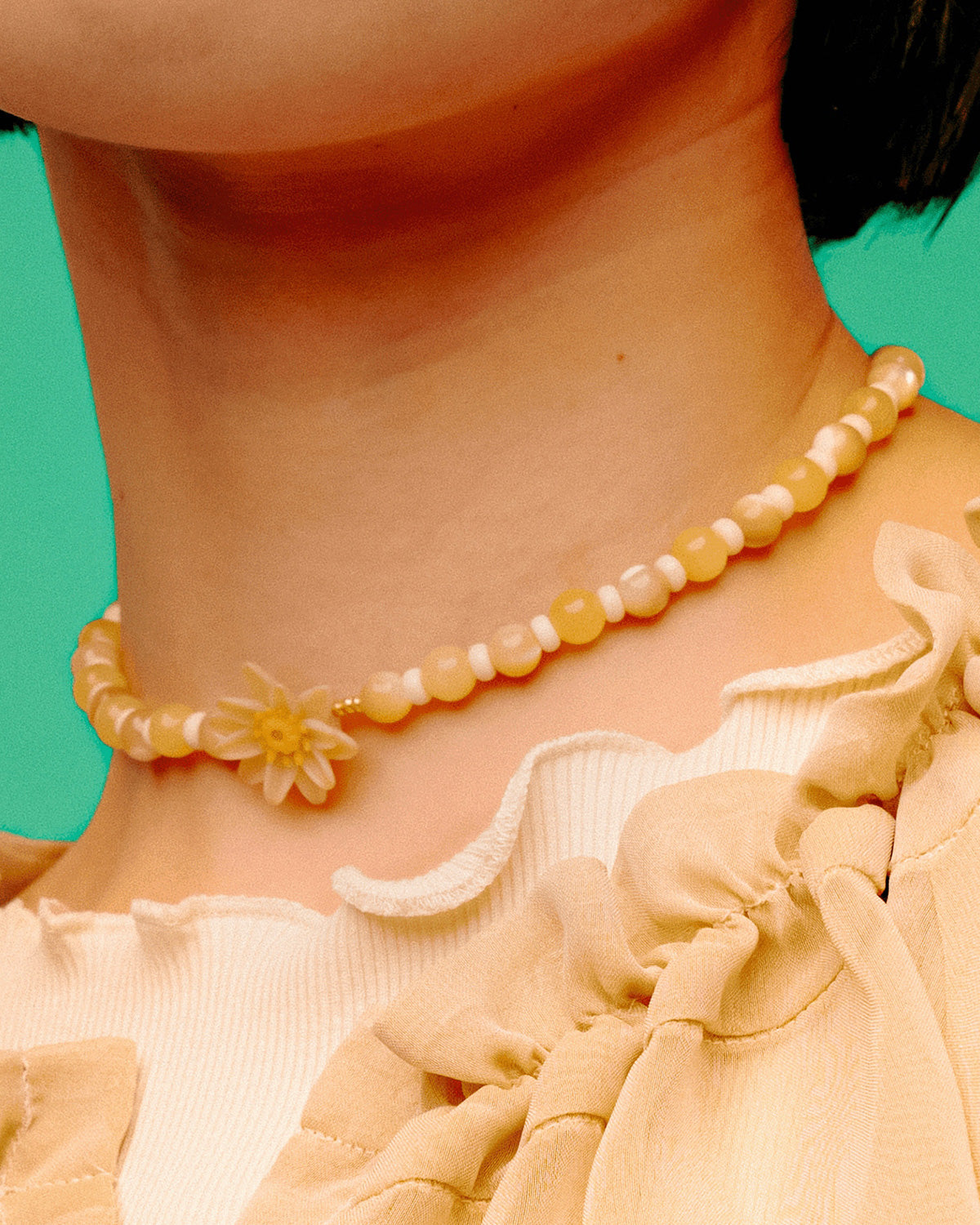 Water lily choker beige