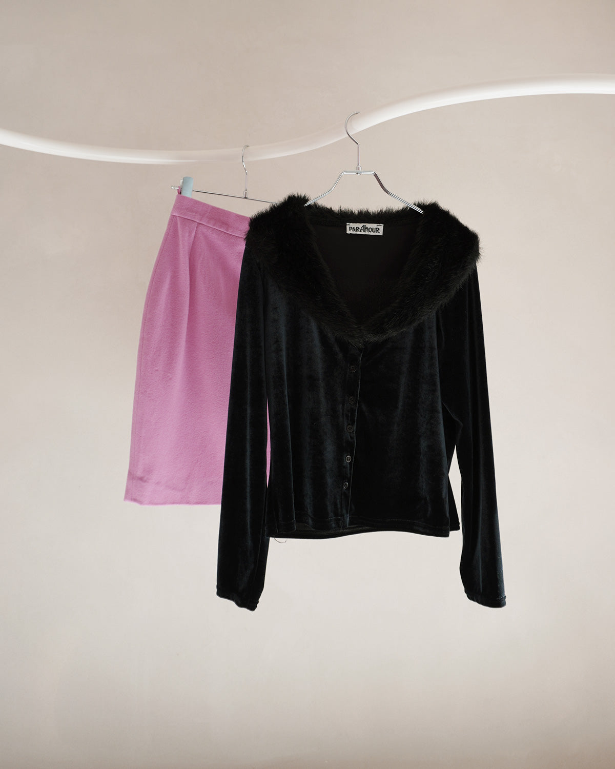 ピンクのミニスカート