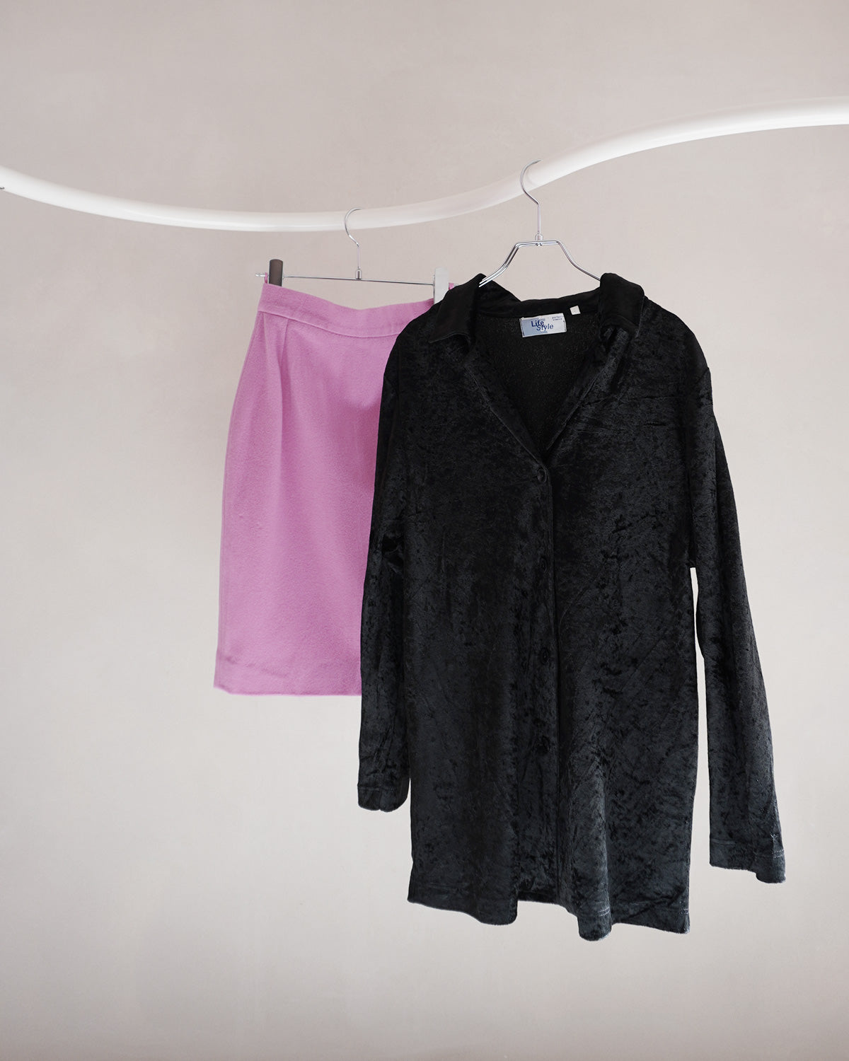 ピンクのミニスカート