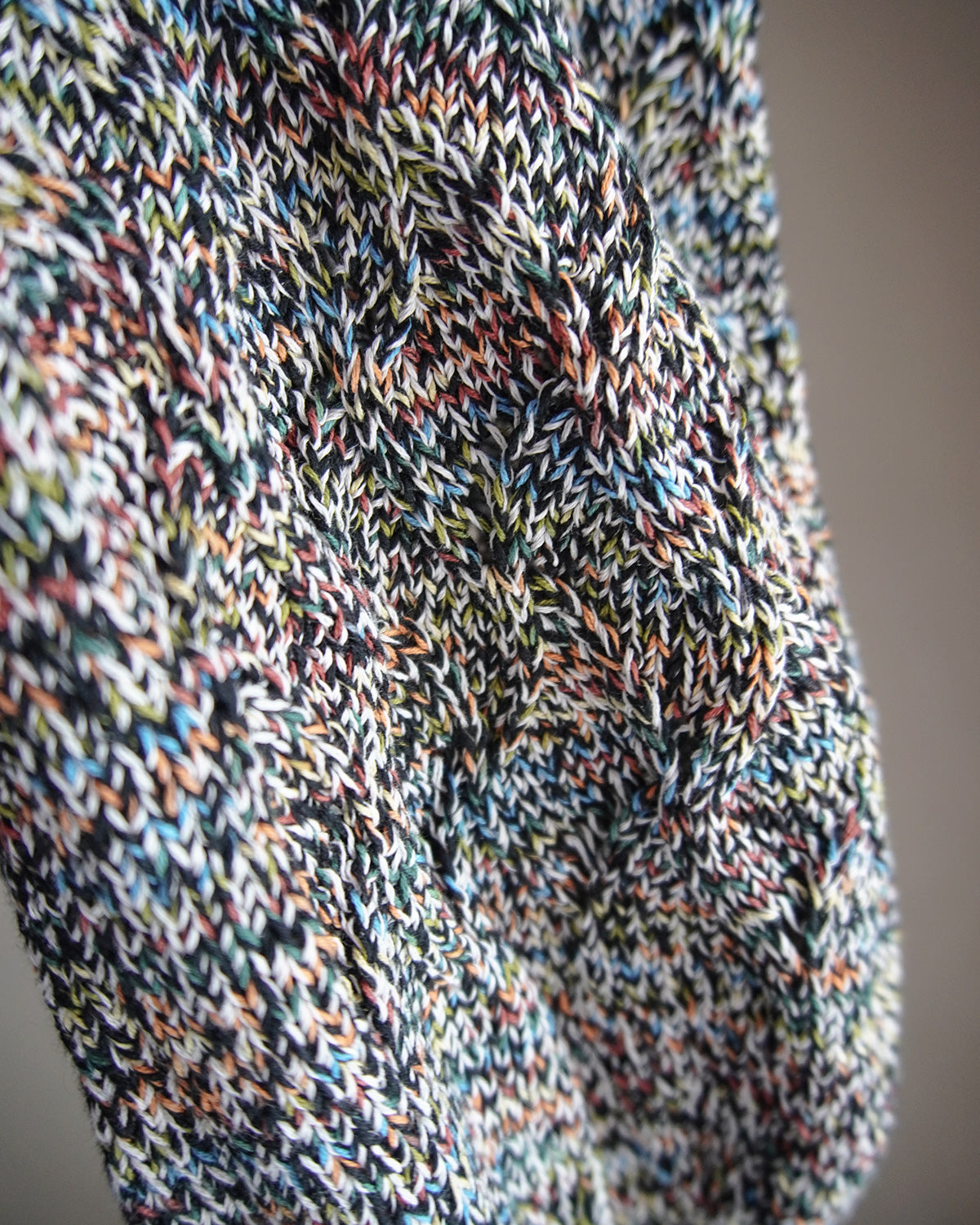Cropped wavy knit cardigan