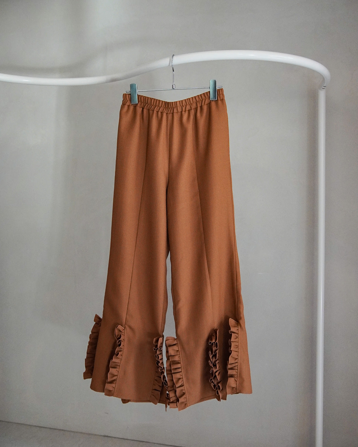 【2月お届け予約商品】solid frill pants