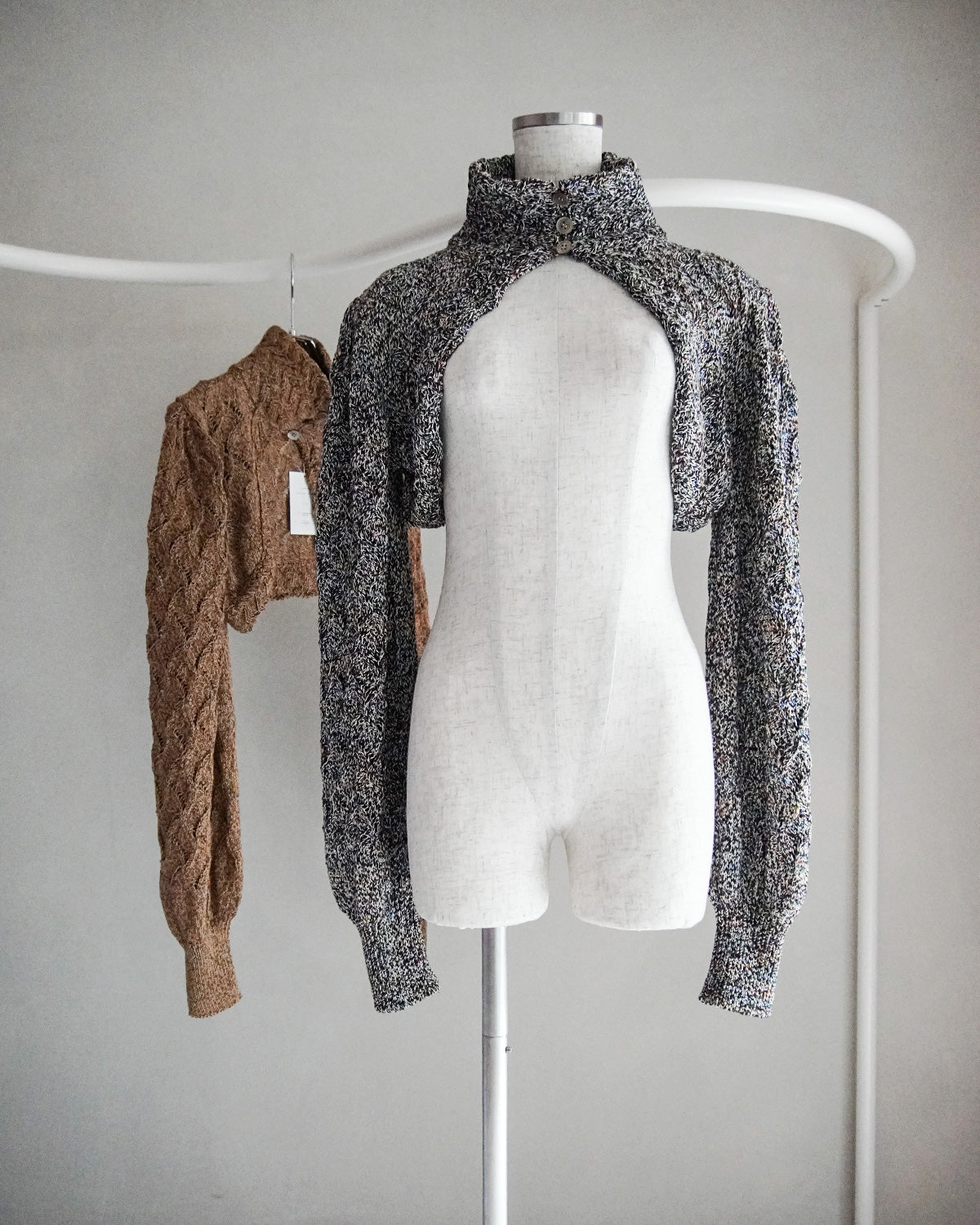 Cropped wavy knit cardigan