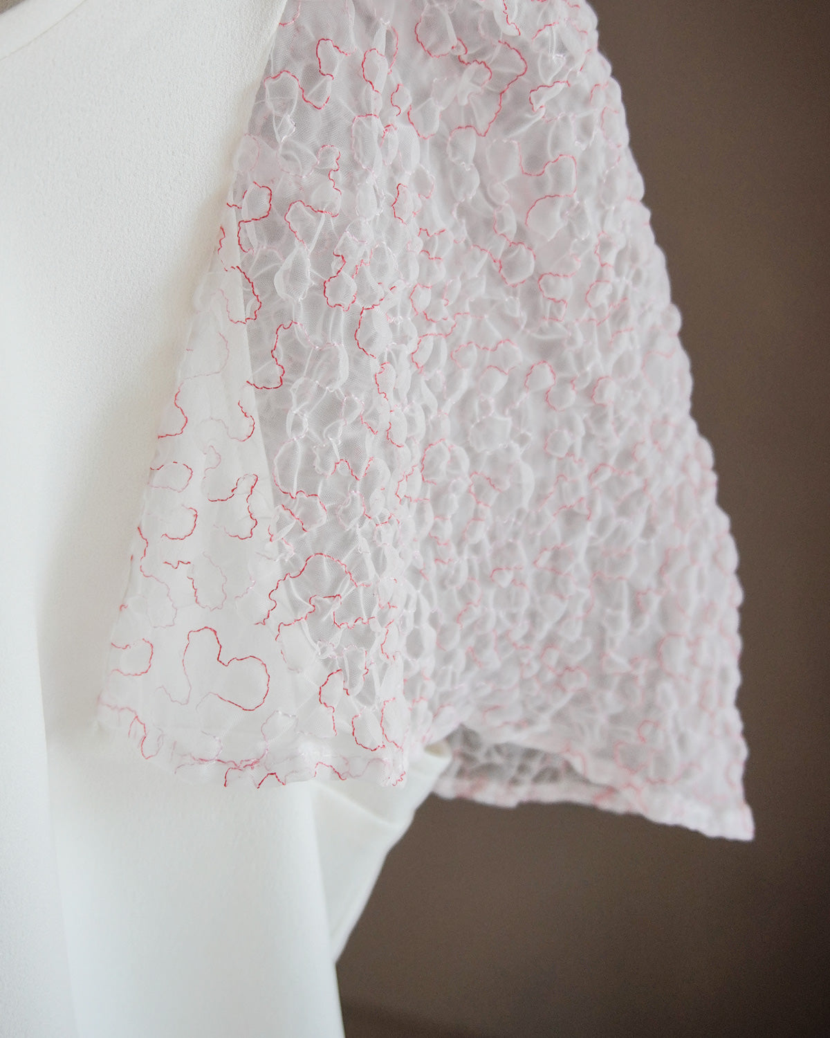 【3月お届け予約商品】embroidered puff sleeve top