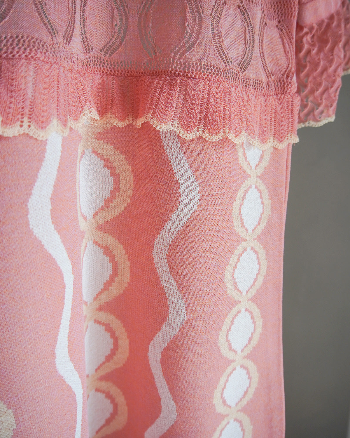 Sazanka wave-pattern lamé knitted dress