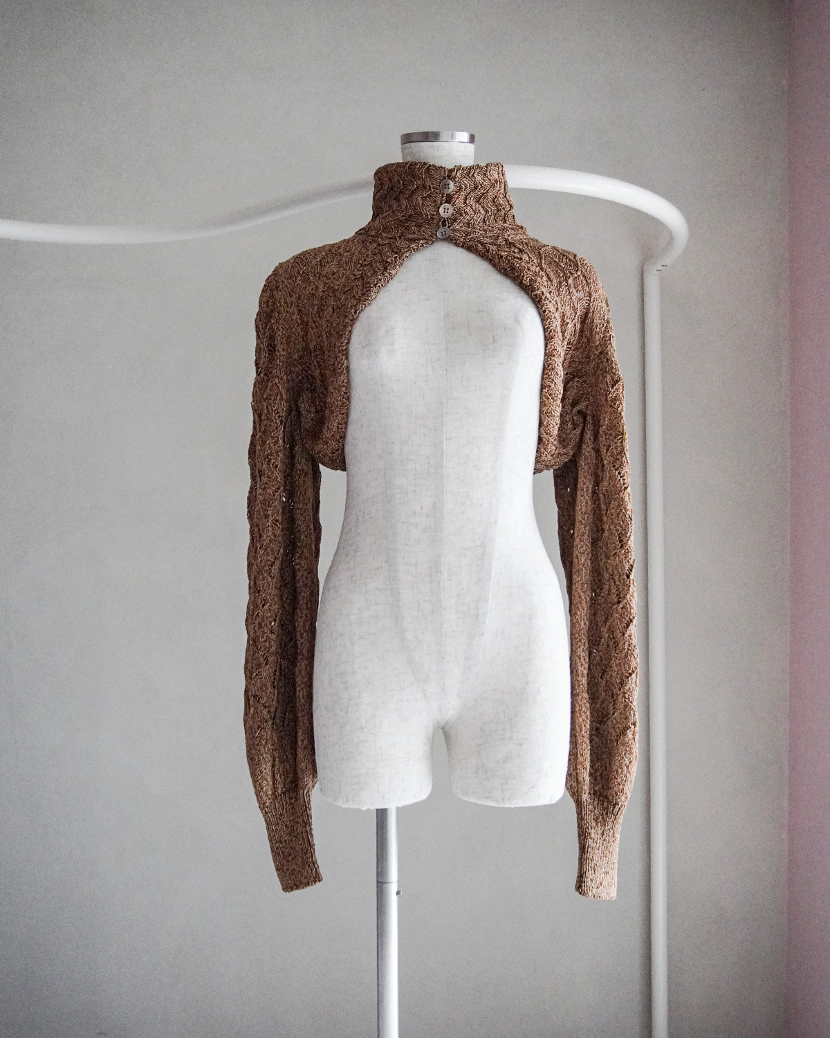 Cropped wavy knit cardigan