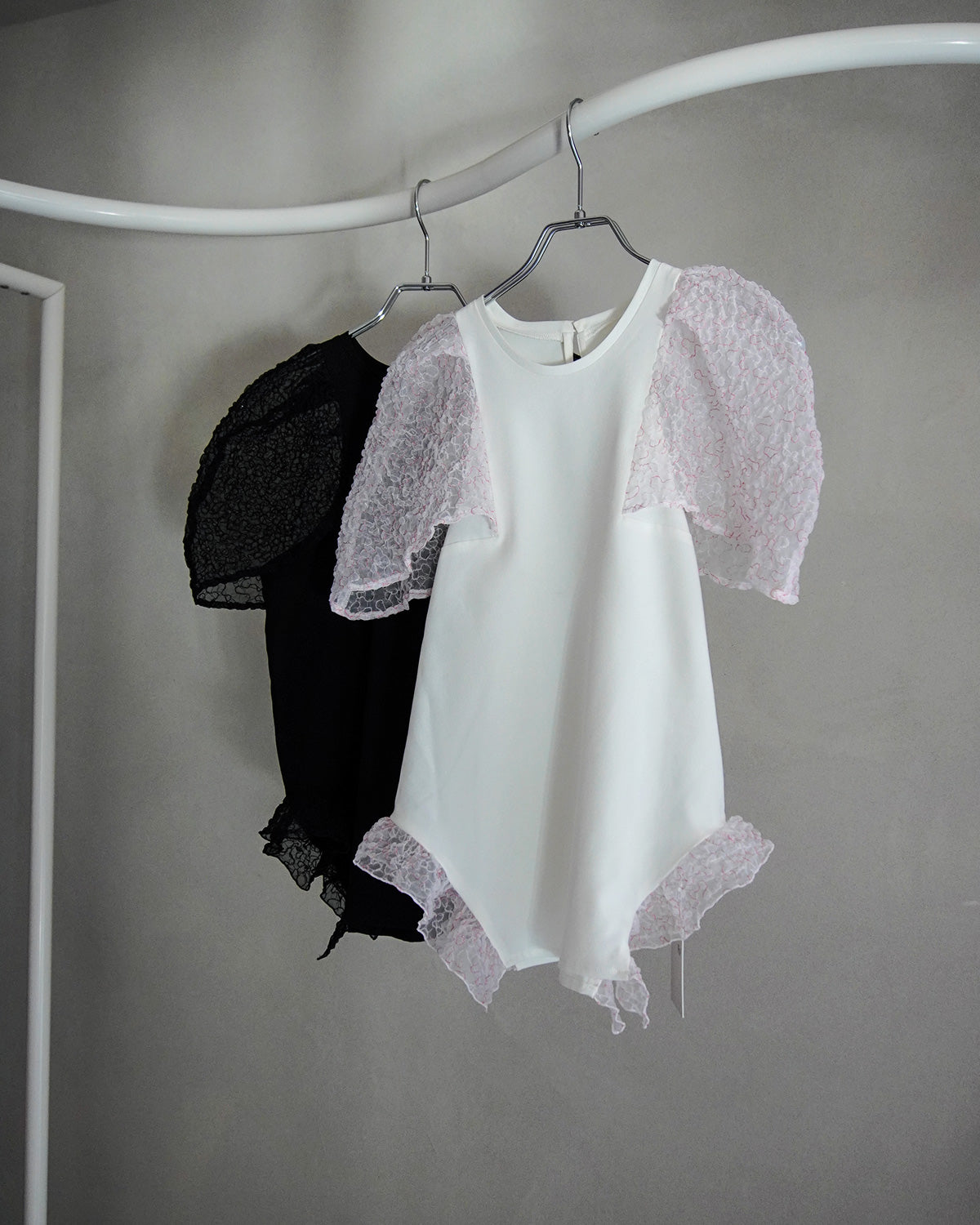 【3月お届け予約商品】embroidered puff sleeve top