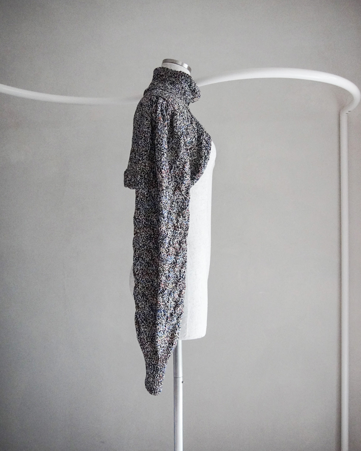 Cropped wavy knit cardigan