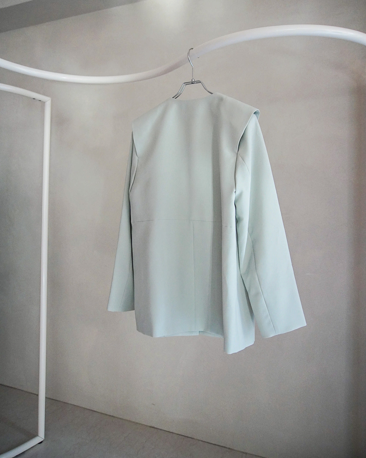 【2月お届け予約商品】collarless jacket
