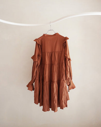 Ribbon tie crinkled mini dress brown