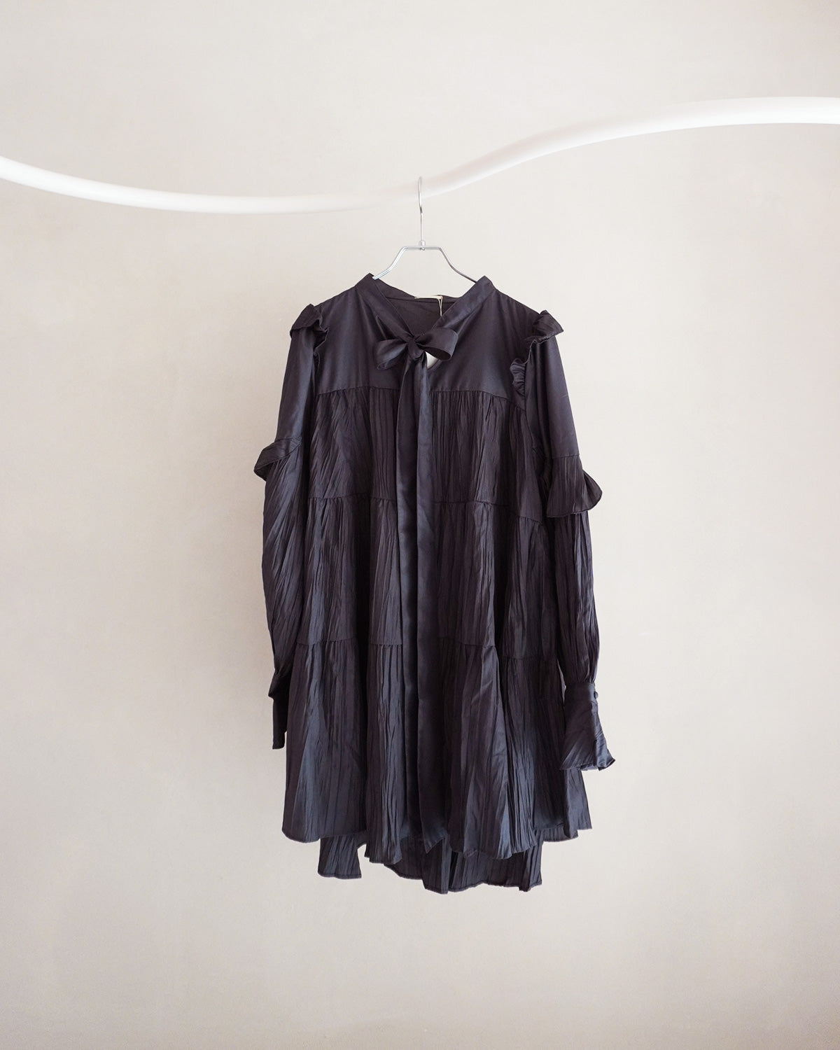 Ribbon tie crinkled mini dress charcoal gray