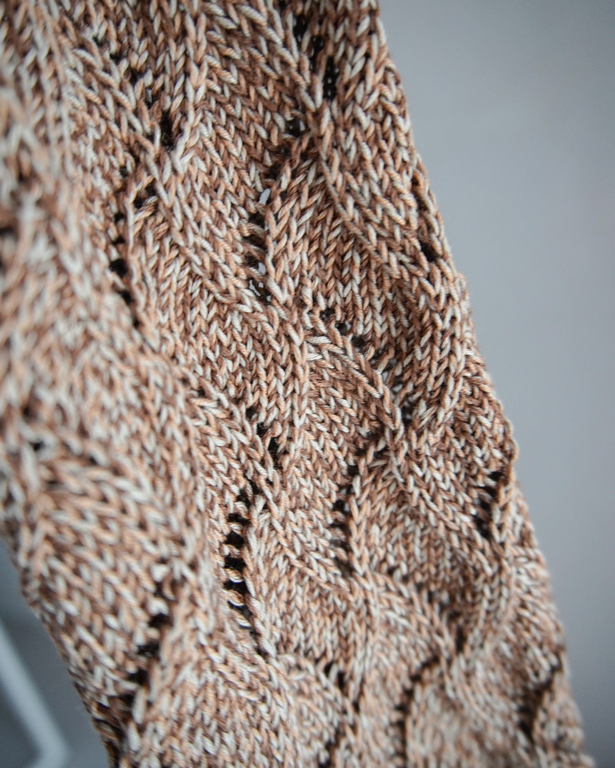 Cropped wavy knit cardigan