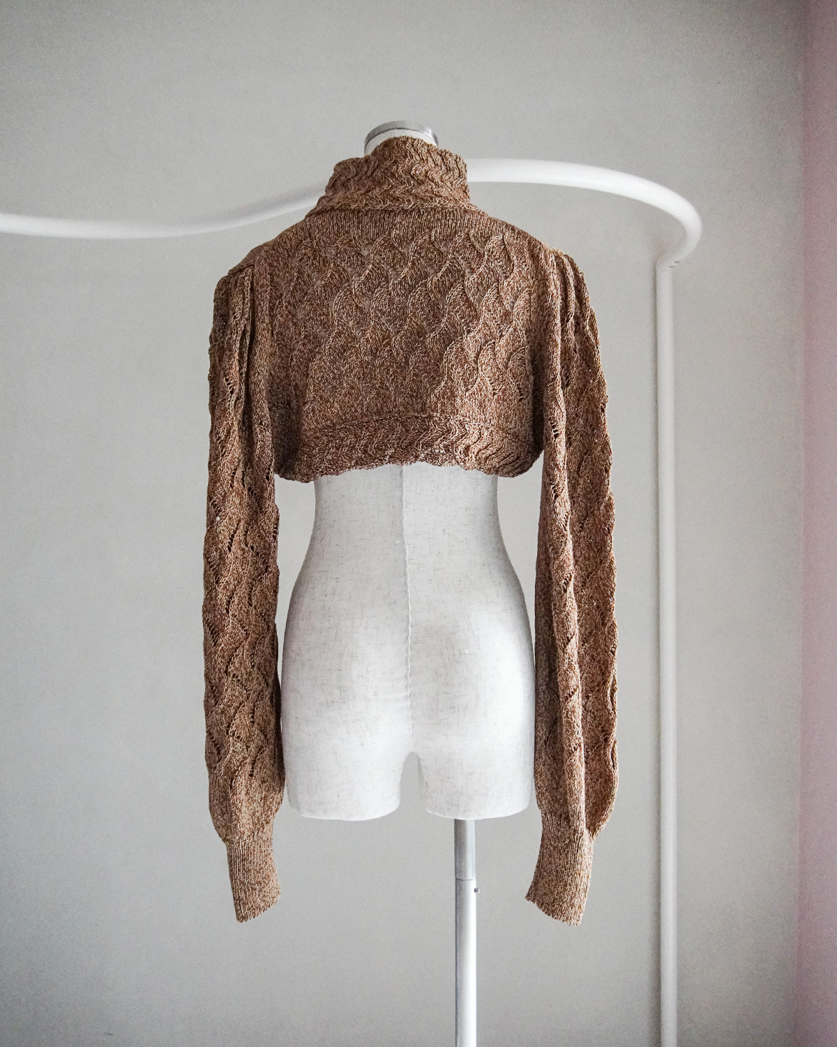 Cropped wavy knit cardigan