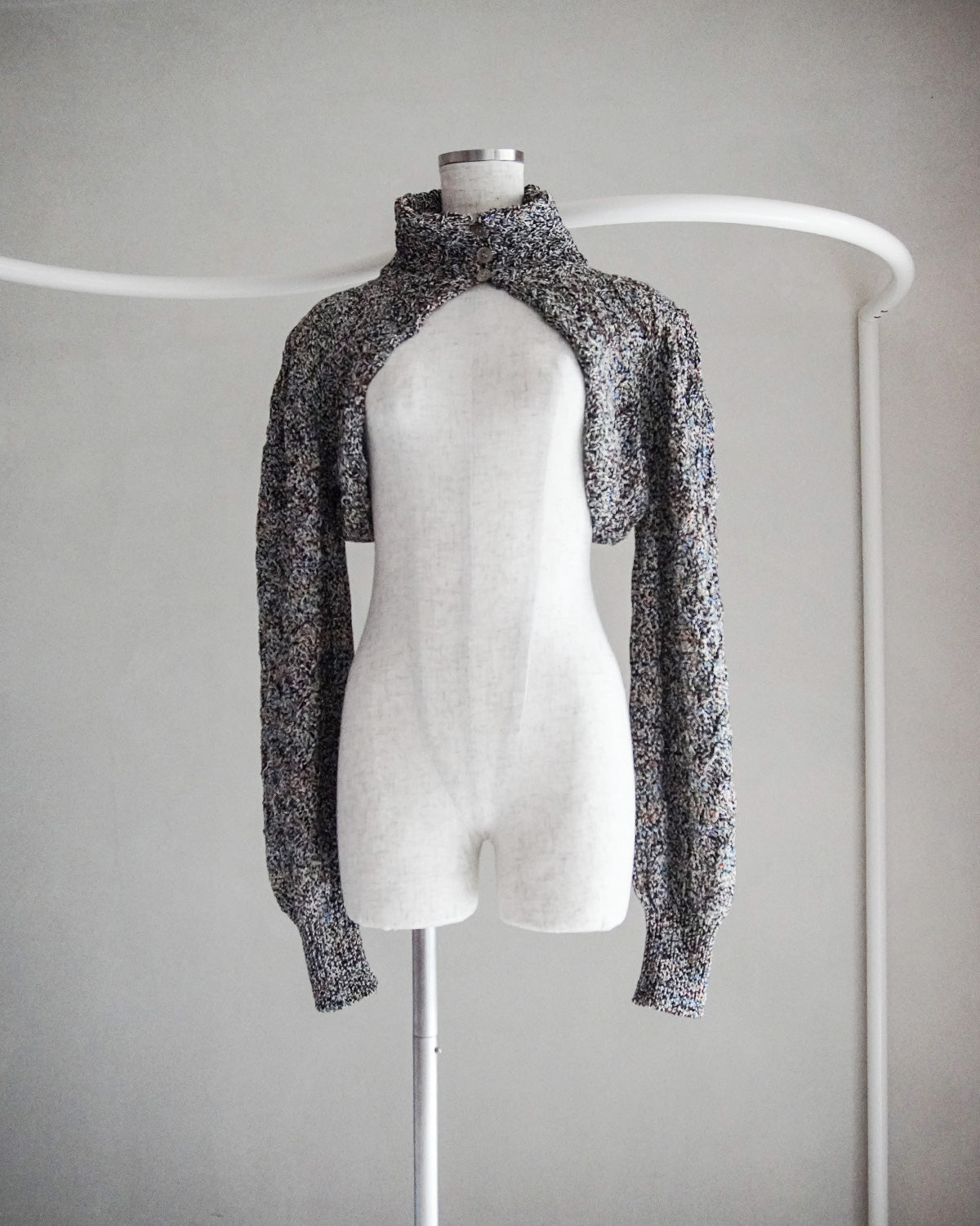 Cropped wavy knit cardigan